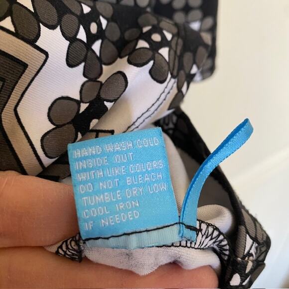 J. McLaughlin Round Neck Top Catalina Cloth Geometric Tile Print Women's Small - Picture 10 of 10